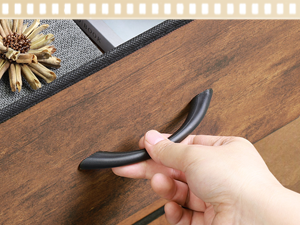 EASY-PULL HANDLE
