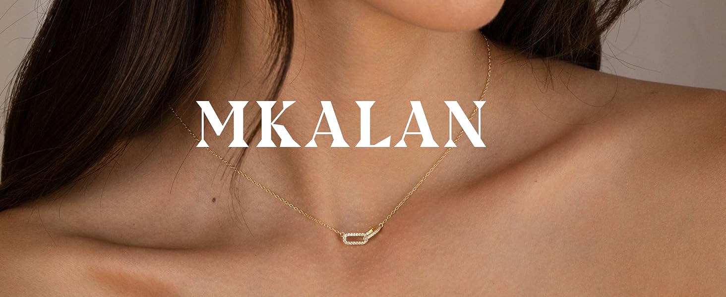 gold pendant necklace