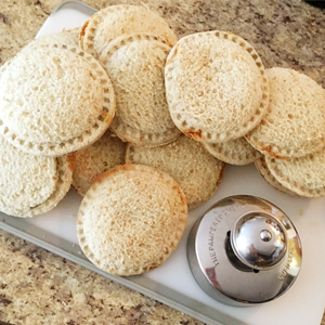 sandwich cutter and sealer,pbj cutter,small uncrustable sandwich maker,uncrustables