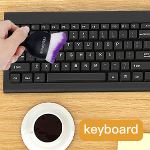 Keyboard cleaning brush