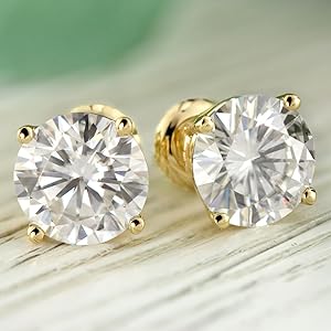 Why Choose Diamond Studs? 