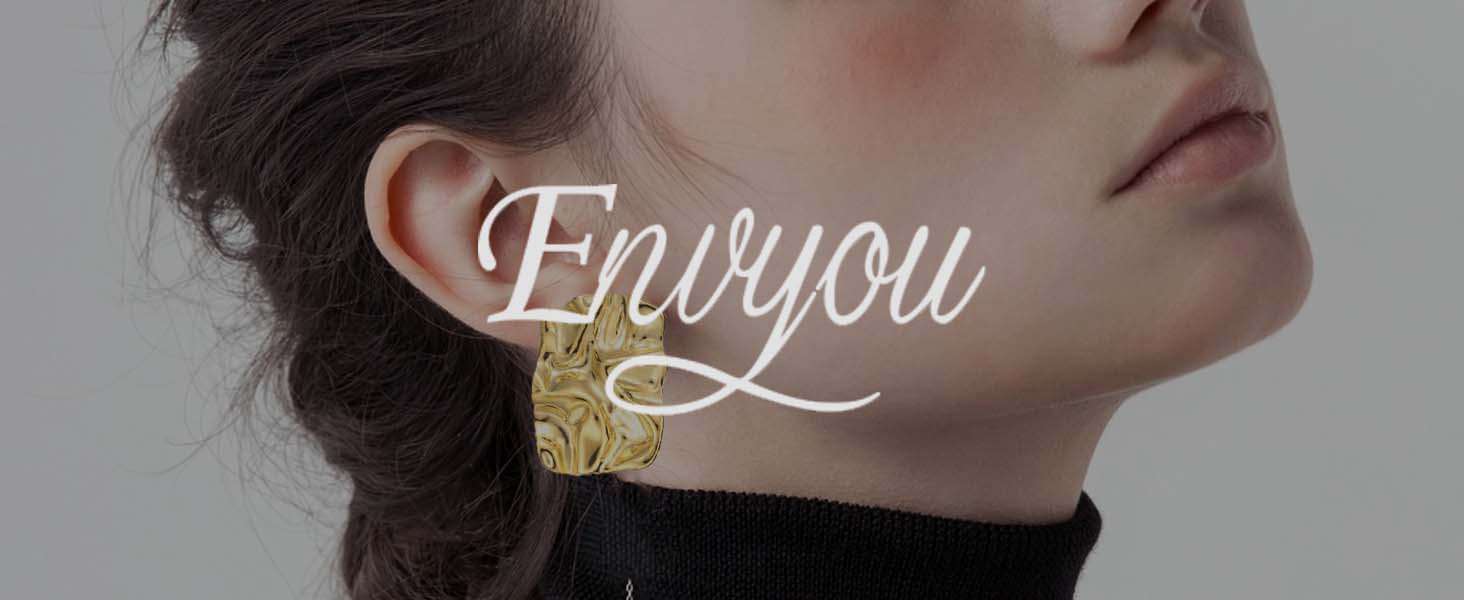 ENVYOU Rectangle Gold Stud Earrings